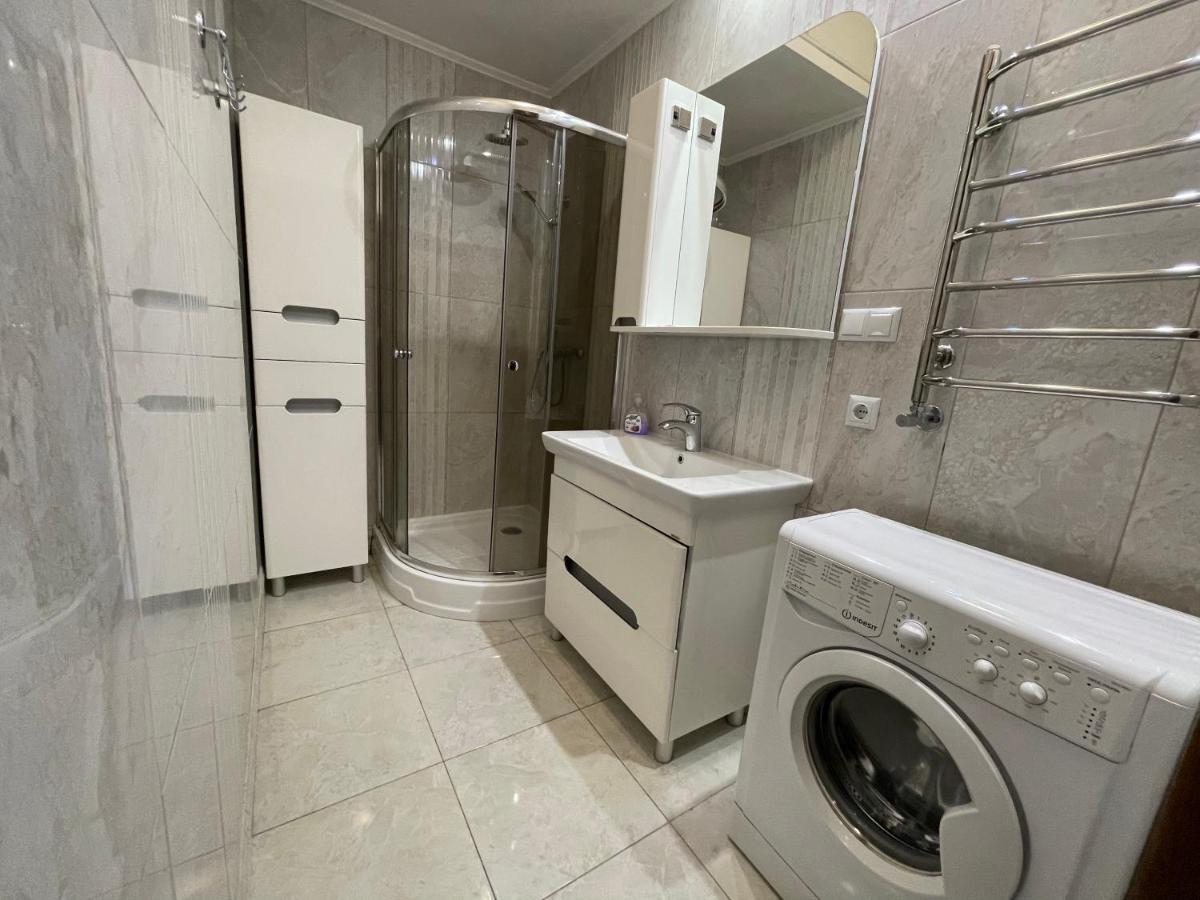 Avangard Qn Romana 26 Apart Lviv Exterior foto